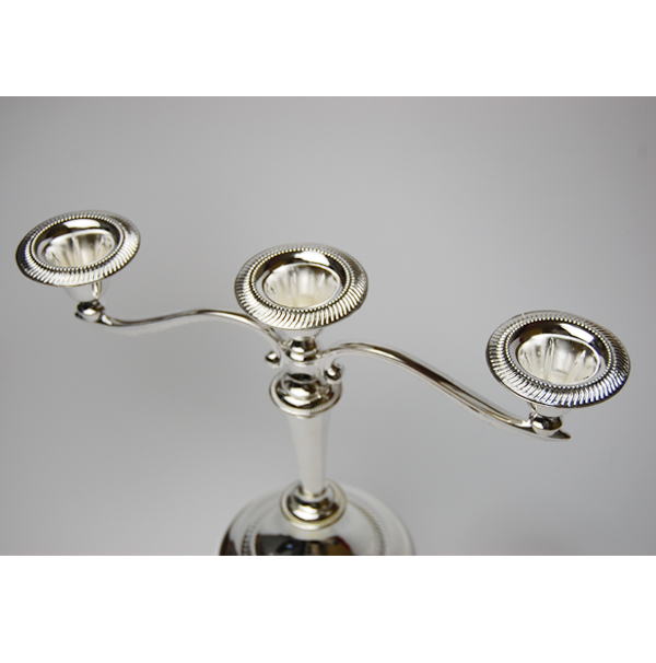 ３本立てキャンドルホルダーアップ